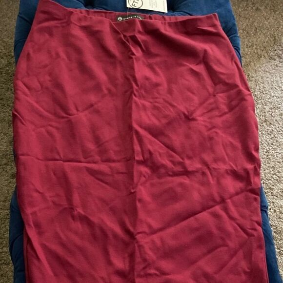 💐Burgundy pencil skirt - Picture 2 of 3